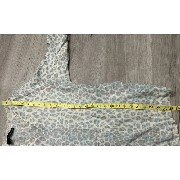 360 Cashmere Animal Leopard Print White Gray blue Cashmere  Sweater large soft - Picture 5 of 7